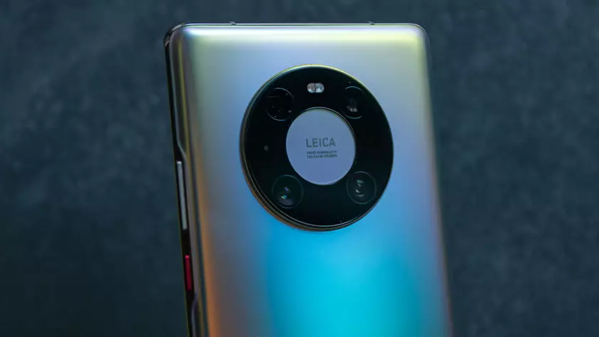 Huawei сняла с продаж серию популярных флагманских смартфонов