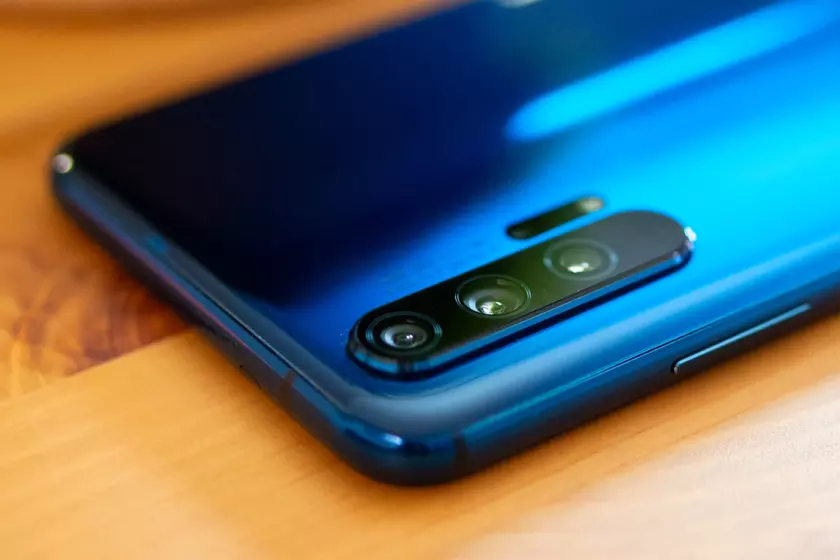 Выход Honor 20 Pro отложили на неопределенное время