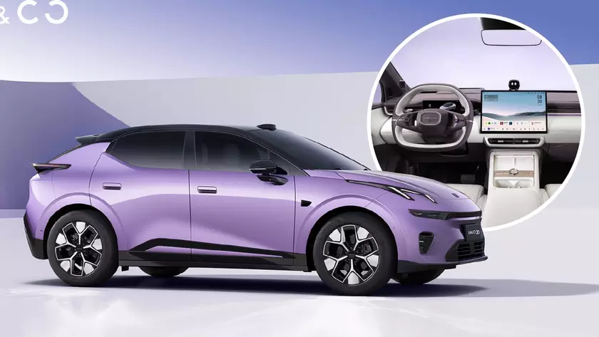 Интерьер Lynk & Co 02 в фиолетовом цвете