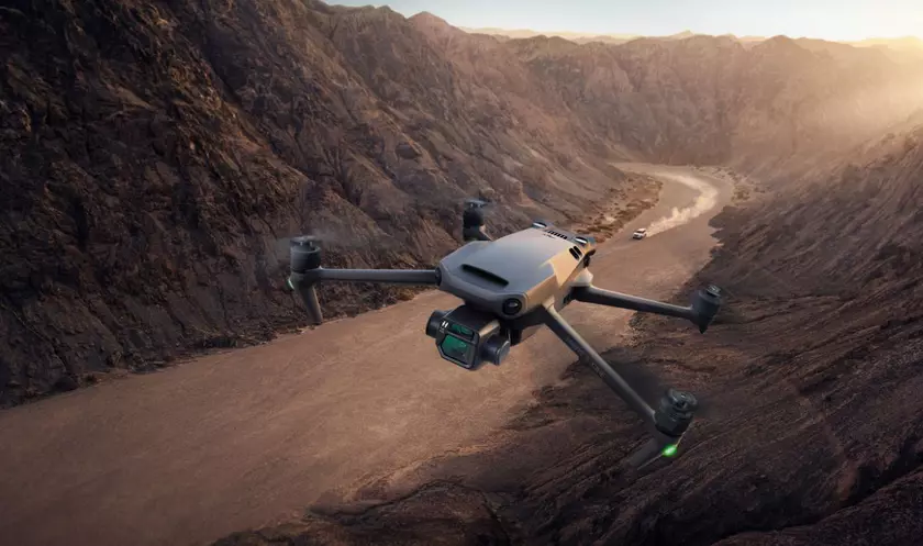 Подборка ярких успешных миссий украинских потребительских беспилотников на войне против России (видео)