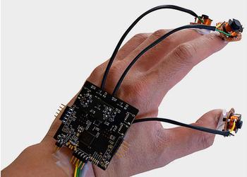 VR-контроллер Finexus отслеживает движения пальцев с помощью электромагнитов