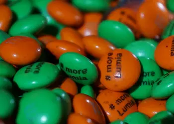 С перламутровыми пуговицами: Nokia Lumia 830, 735 и 730 Dual SIM своими глазами