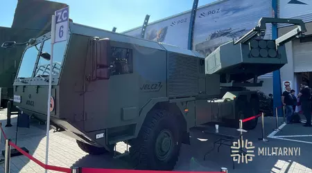 Poland unveiled the US HIMARS missile system on a domestic Jelcz 663.45 T60 TS 6×6 wheeled chassis