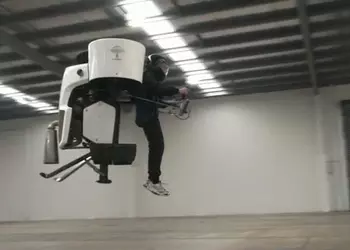 Чай с Бергамотом: роботы из скрепок, современное искусство и домашний гоночный симулятор