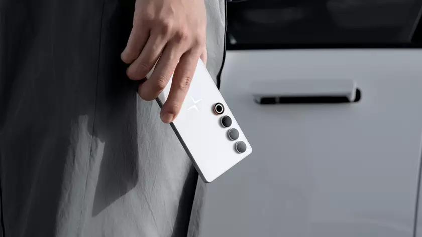 Polestar Phone: 6.79-дюймовый LTPO OLED-дисплей, чип Snapdragon 8 Gen 3, 1 ТБ памяти, защита IP68 и интеграция с электромобилем Polestar 4