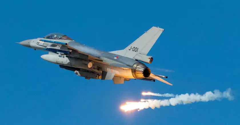 Двое украинских пилотов были протестированы инструкторами из США – они смогут освоить F-16 Fighting Falcon за 4 месяца, сосредоточившись на использовании вооружения