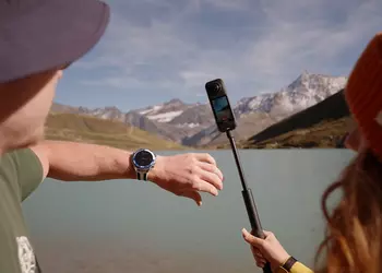 Часы Huawei Watch получат поддержку жестов для управления камерой