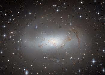 El Hubble ha fotografiado la galaxia irregular cercana a la Tierra ESO 174-1 