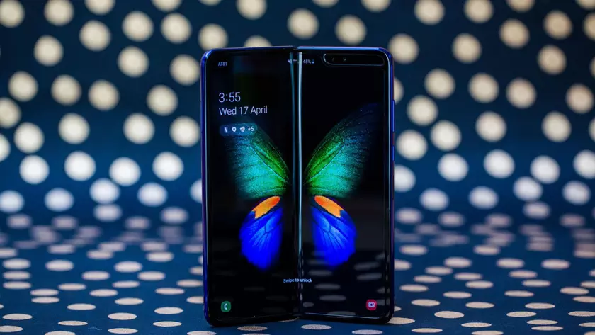 Samsung отложила выпуск Galaxy Fold