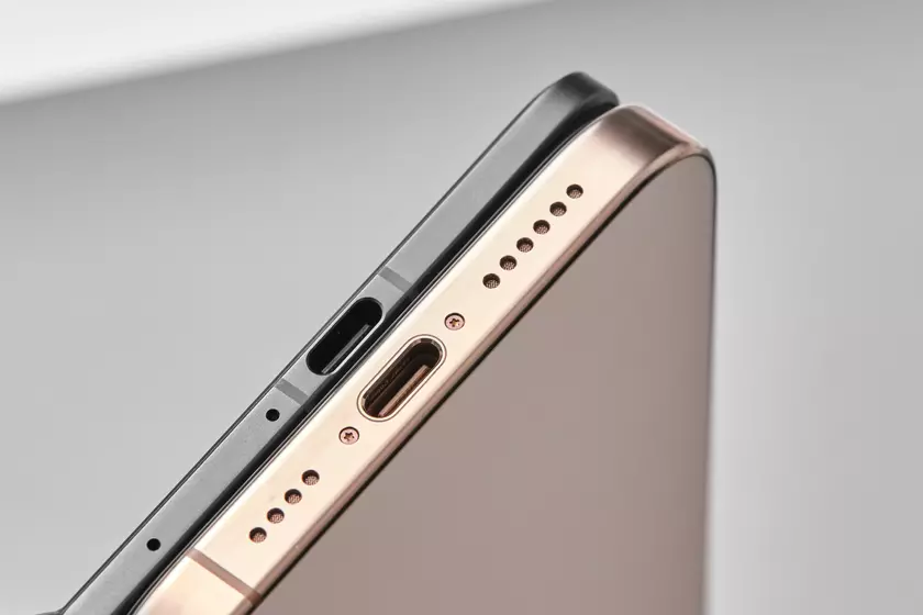 Oppo Find N5 против iPhone 16 Pro: Битва Титанов в Технологическом Мире