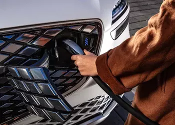 Электромобили Genesis получили доступ к Tesla Supercharger в США