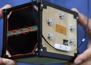 Японцы отправили в космос деревянный спутник LignoSat