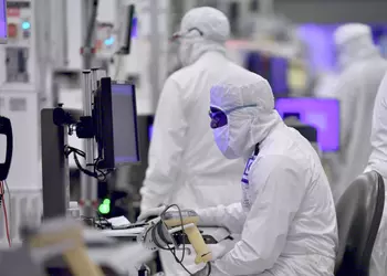 Intel борется с нехваткой рабочей силы, нанимая на работу студентов