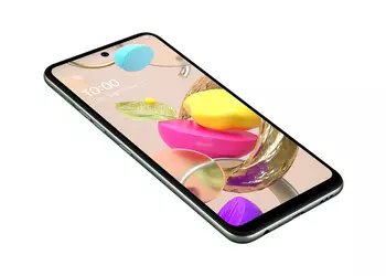 LG K42: защищенный смартфон со слабым «железом» и странным дизайном