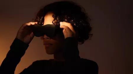 Sol Reader: an unusual e-book reader in the form of glasses with E Ink displays instead of glasses