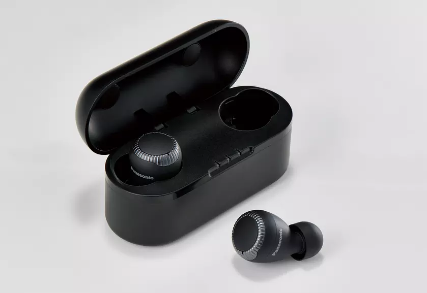 Panasonic привезла в Украину беспроводные наушники RZ-S500W с двойной гибридной системой шумоподавления