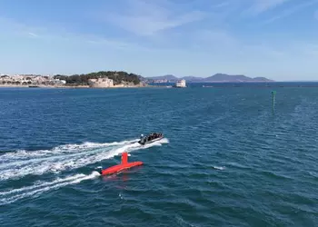 ВМС Франции планируют совместить десантный вертолетоносец с надводными беспилотниками