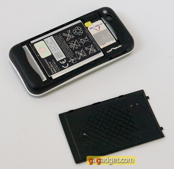 Подробный обзор мобильного телефона Sony Ericsson U100 Yari-33