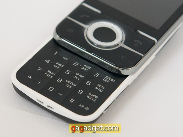 Подробный обзор мобильного телефона Sony Ericsson U100 Yari-9