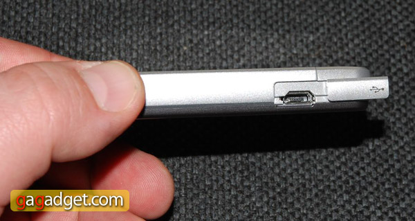 Видеообзор мобильного телефона с солнечной зарядкой LG GD510 Sun Edition-5