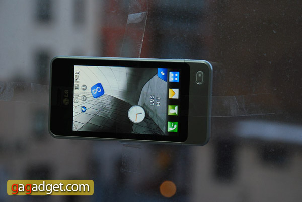 Видеообзор мобильного телефона с солнечной зарядкой LG GD510 Sun Edition-8