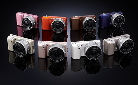 Sony на Photokina: новые прошивки и объективы для NEX, прототип зеркальной камеры среднего класса