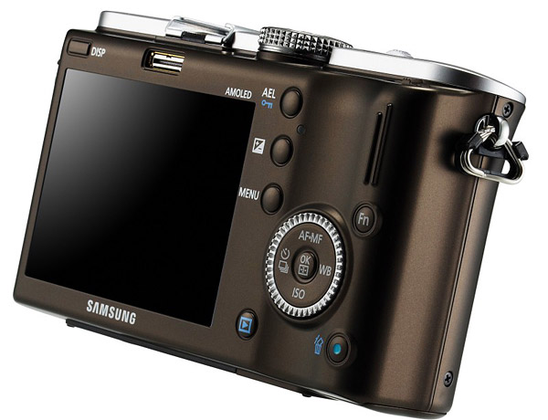 Беззеркальная камера Samsung NX100 представлена официально-3