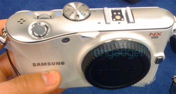 Samsung NX100: компактная гибридная камера с 14-мегапиксельной APS-матрицей-3