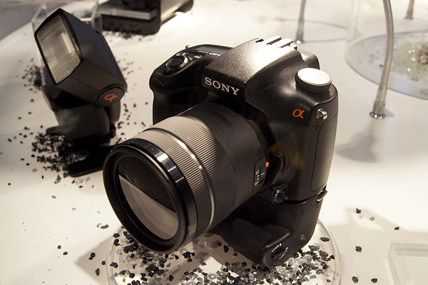 Sony на Photokina: новые прошивки и объективы для NEX, прототип зеркальной камеры среднего класса-4