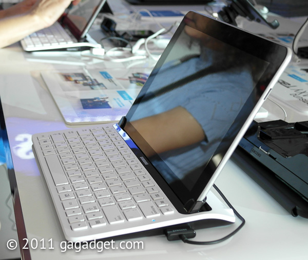 Samsung представляет премиум-аксессуары для Galaxy Tab 10.1 по премиум-цене (живые фото)-2