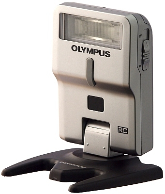 Olympus официально представил три компактные системные камеры линейки PEN, два объектива и вспышку-11