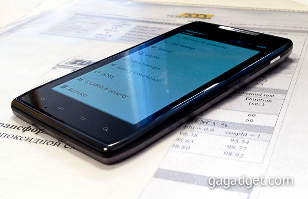RAZRешите представиться. Обзор Android-смартфона Motorola RAZR XT910-17
