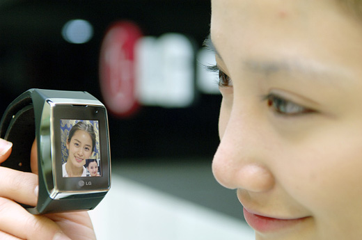 LG Touch Watch Phone GD910: часы с видеосвязью-3