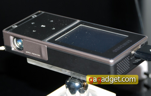 Мобильные проекторы Samsung I7410 и MBP200 своими глазами-7
