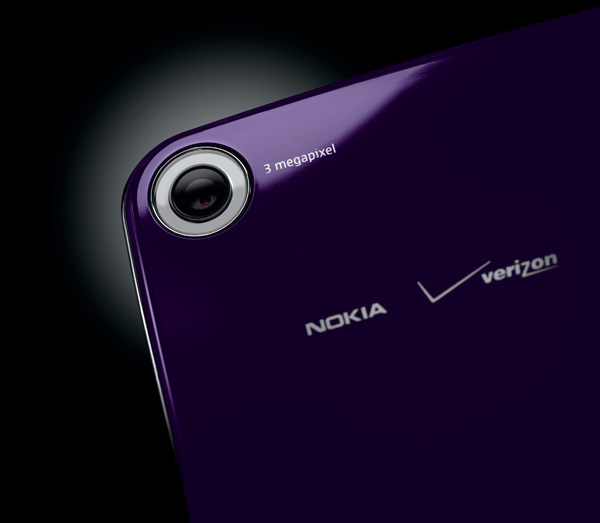 С дырочкой в правом боку: Nokia 7705 Twist для оператора Verizon-5