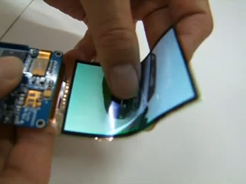 Железом по стеклу: противоударные свойства гибкого AMOLED-дисплея Samsung (видео)