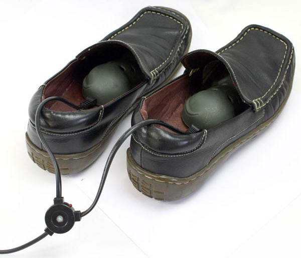 USB-сушилка для обуви компании Thanko в виде щенков-2