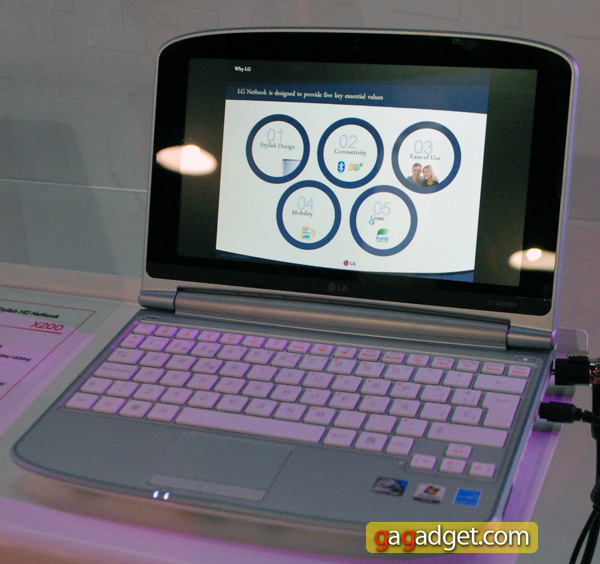 Стенд LG на CES 2010 своими глазами, часть первая: телефоны и ноутбуки-43