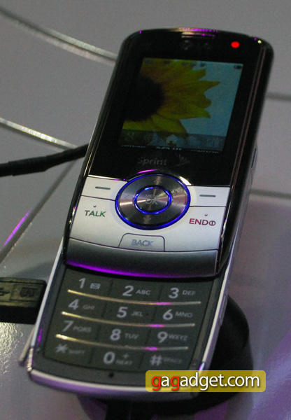 Стенд LG на CES 2010 своими глазами, часть первая: телефоны и ноутбуки-29