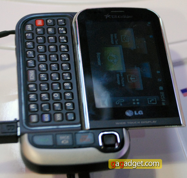 Стенд LG на CES 2010 своими глазами, часть первая: телефоны и ноутбуки-34