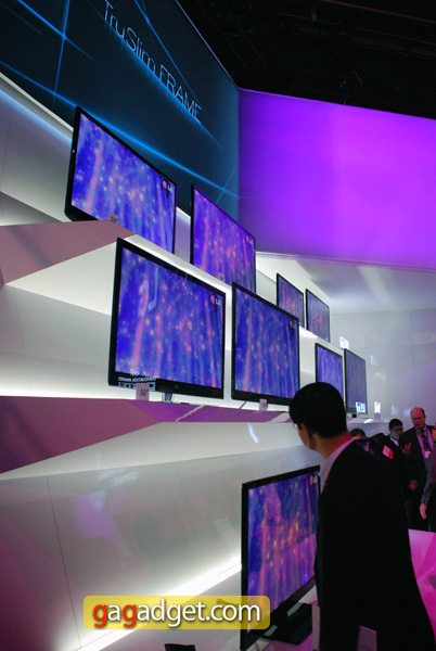 Стенд LG на CES 2010 своими глазами, часть вторая: телевизоры и 3D-35
