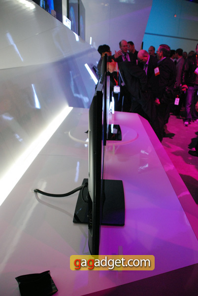 Стенд LG на CES 2010 своими глазами, часть вторая: телевизоры и 3D-36
