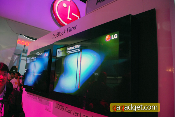 Стенд LG на CES 2010 своими глазами, часть вторая: телевизоры и 3D-43