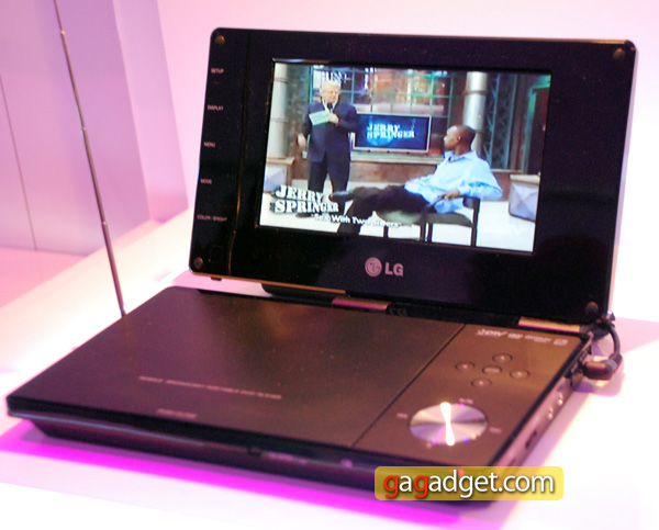 Стенд LG на CES 2010 своими глазами, часть вторая: телевизоры и 3D-52