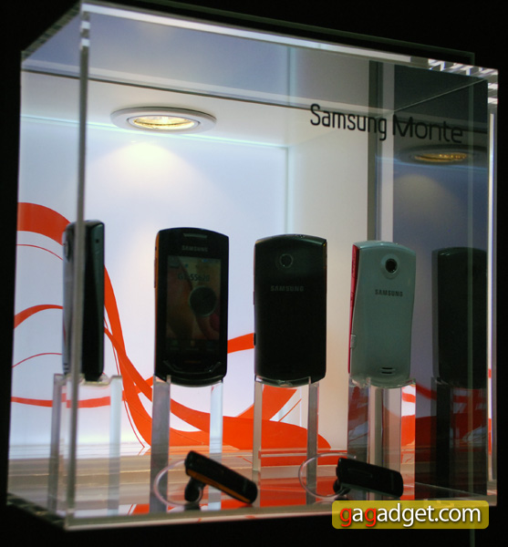 Стенд Samsung на MWC 2010 своими глазами: большой фоторепортаж-16