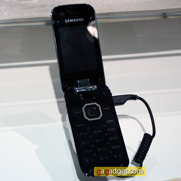 Стенд Samsung на MWC 2010 своими глазами: большой фоторепортаж-21