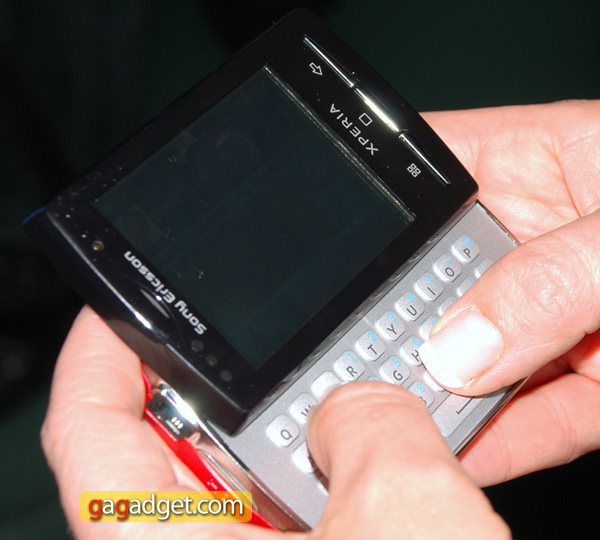 Презентация новинок Sony Ericsson на MWC 2010: фоторепортаж-28