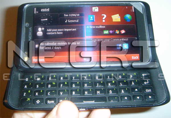 Шпионские снимки Nokia N9: выглядит как N8 с клавиатурой (слухи)