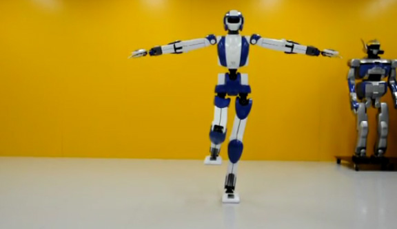 Гуманоидный робот HRP-4, умеющий балансировать на одной ноге (видео)