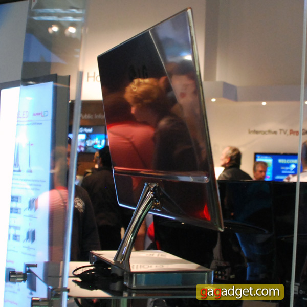 Официальный анонс и "шпионские" снимки ультратонкого монитора LG E90-3